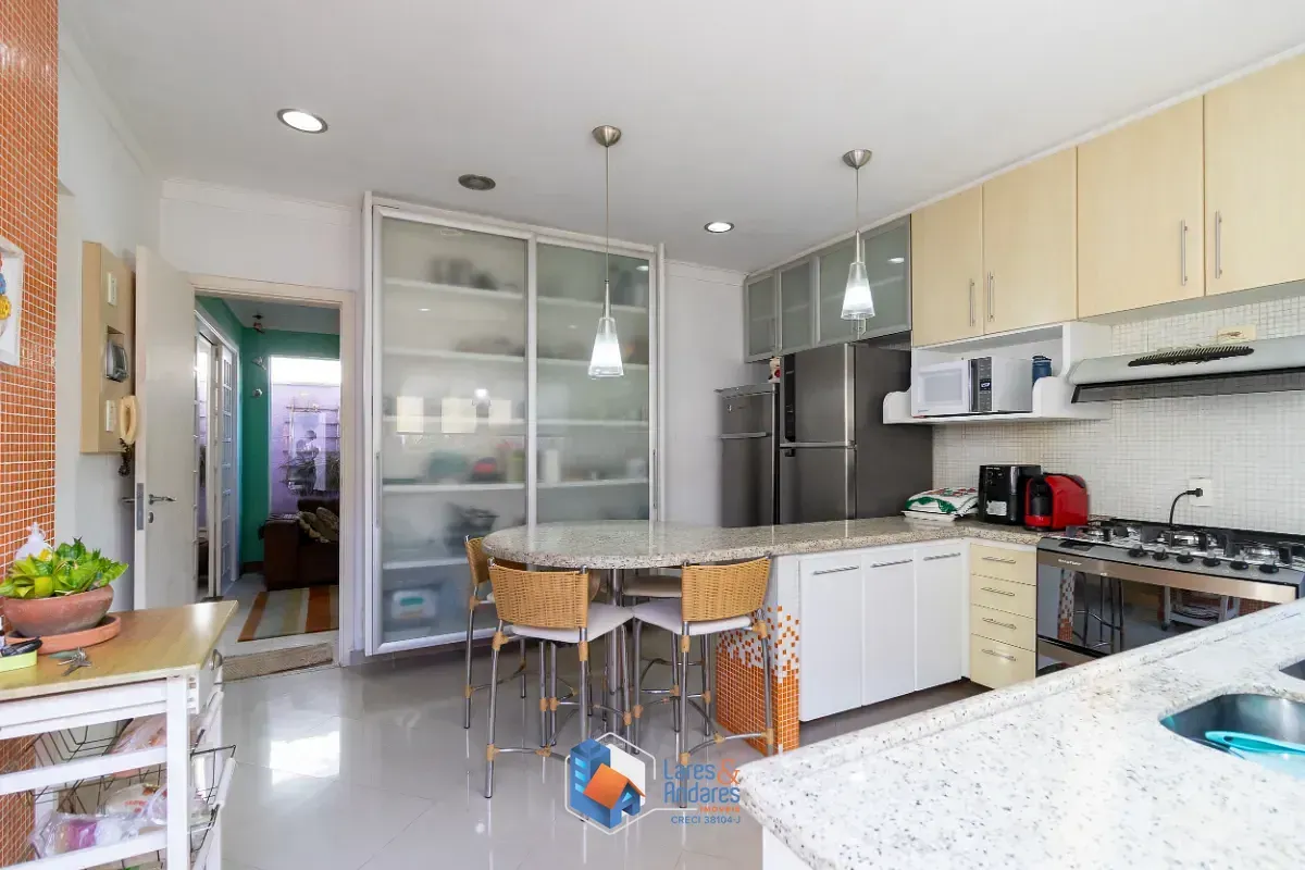 Imagem Casa para venda em Planalto Paulista com 3 quartos, sendo 1 suíte, 320m²