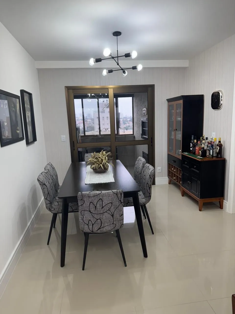 Imagem Semi-mobiliado, 3 dormitórios, 2 vagas lado a lado - Jardim Planalto