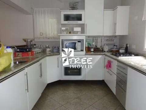 Imagem VENDA DE CASA NO CONDOMÍNIO NOVO HORIZONTE, EM ARUJÁ/SP, semi mobiliada com 3 quartos, suíte c/ hidro, piscina, churrasqueira e 4 vagas. CONSULTE-NOS
