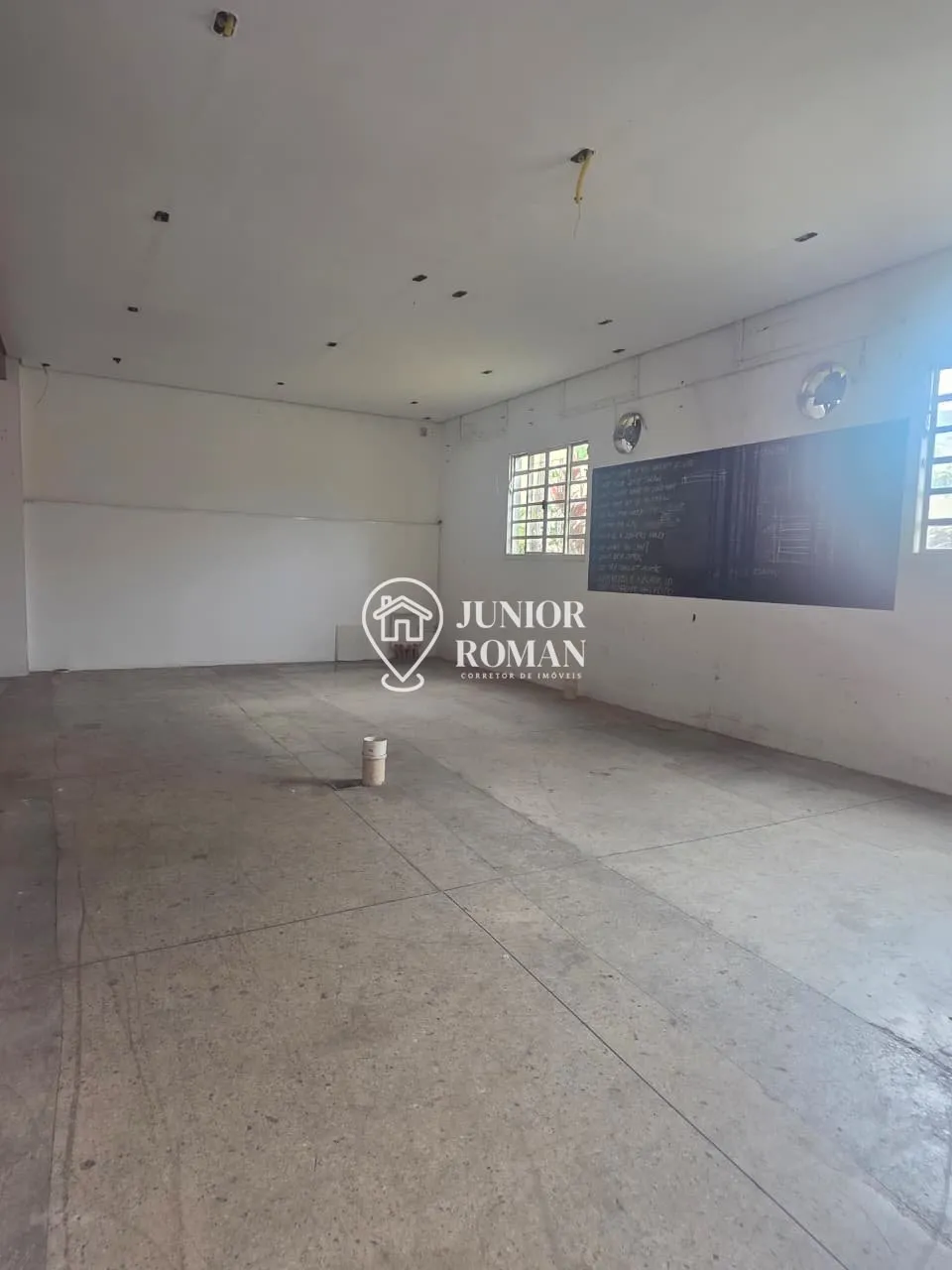 Imagem CASA SEMI MOBILIADA 3 DORM l EDÍCULA l CHURRASQUEIRA l 5 VAGAS | LOCAÇÃO RESIDENCIAL OU COMERCIAL