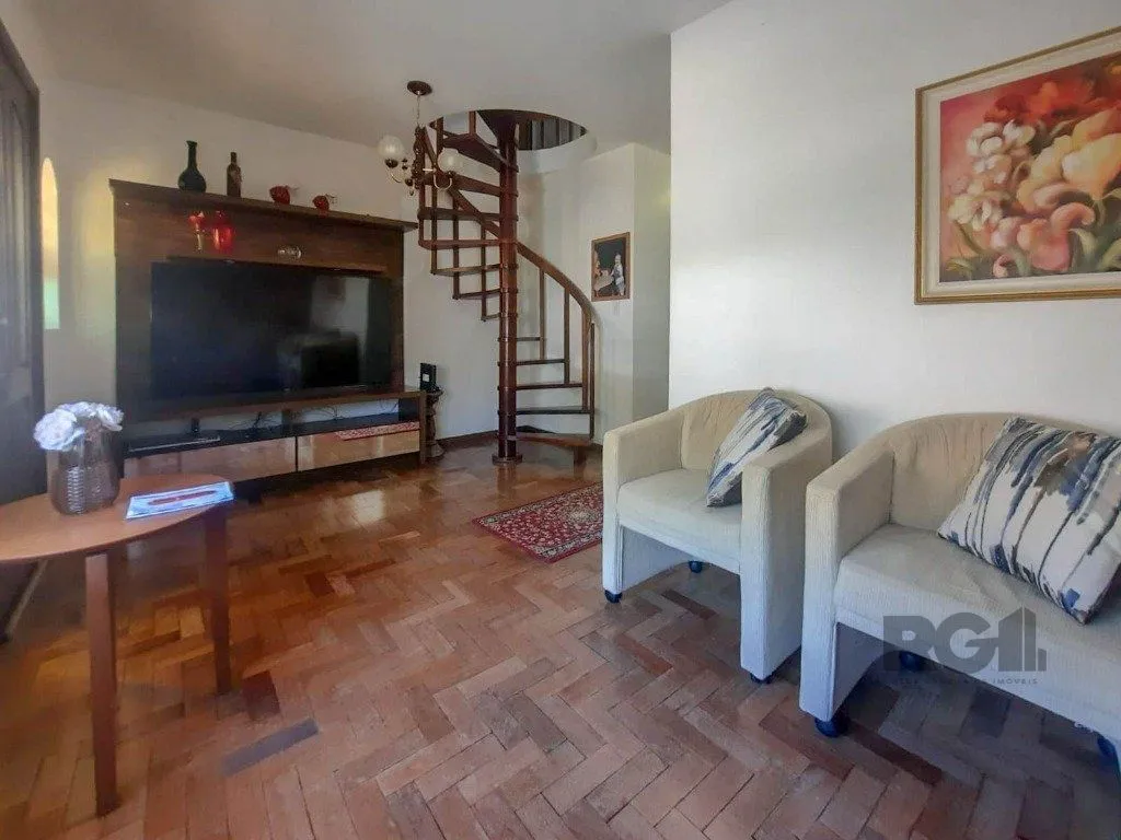 Imagem Excelente casa de 240m² com 4 dormitórios e 2 vagas.