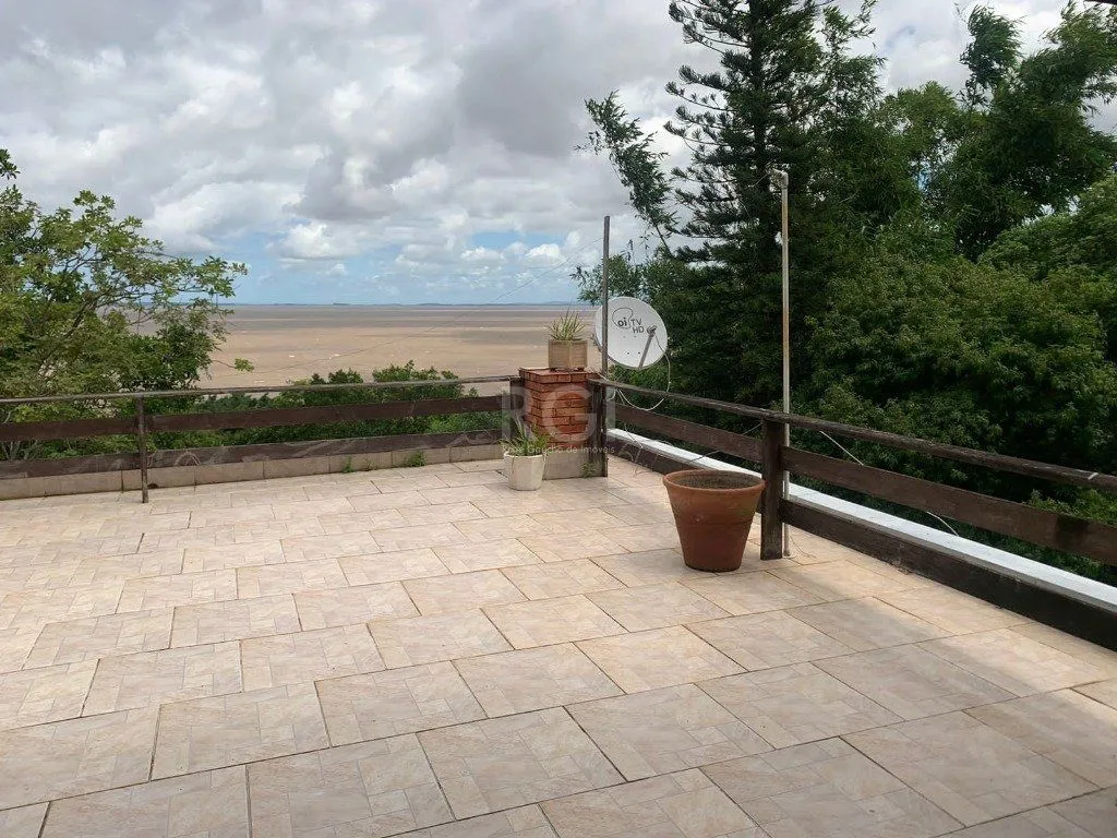 Imagem Terreno de 5.280 m², com 3 casas, no bairro Ponta Grossa, em Porto Alegre.