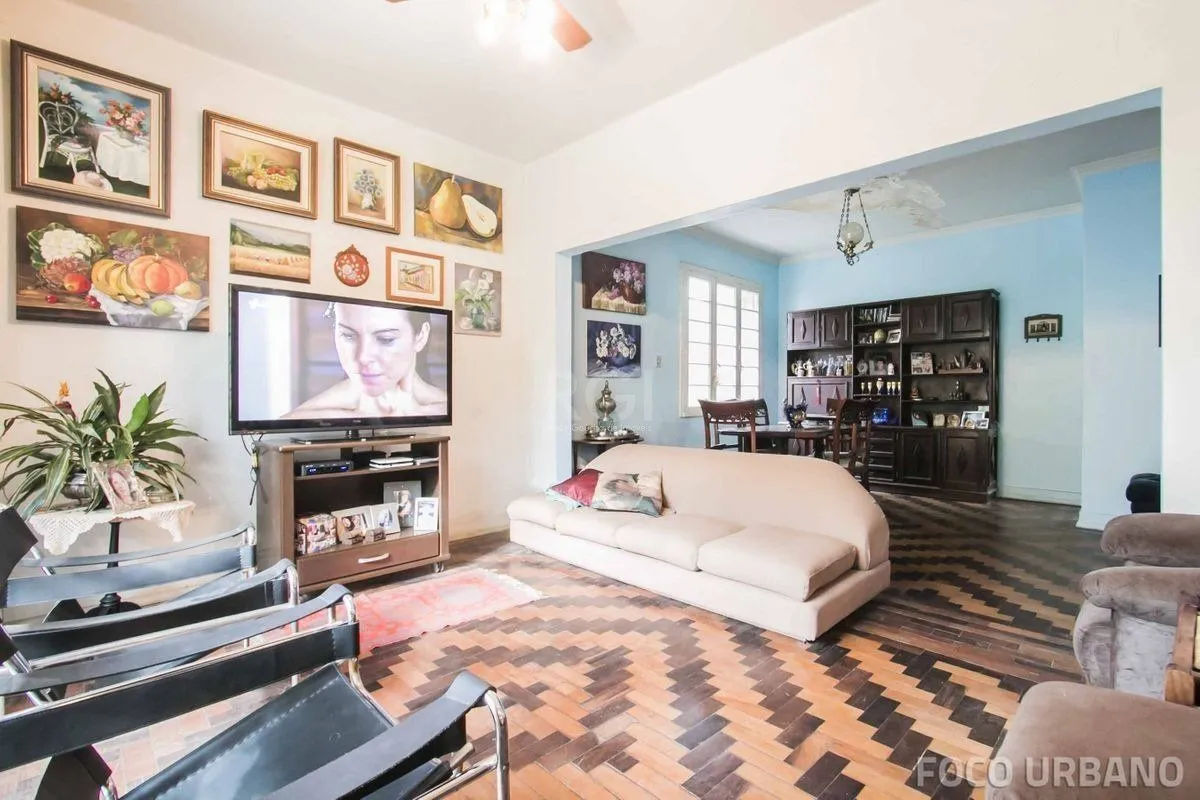 Imagem Casa para Venda - 250m², 4 dormitórios, 2 vagas - Petrópolis