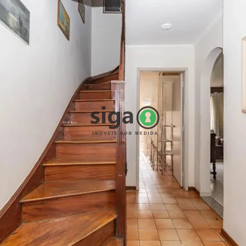Imagem Casa na Vila Mariana com varanda e localização estratégica perto do metrô.