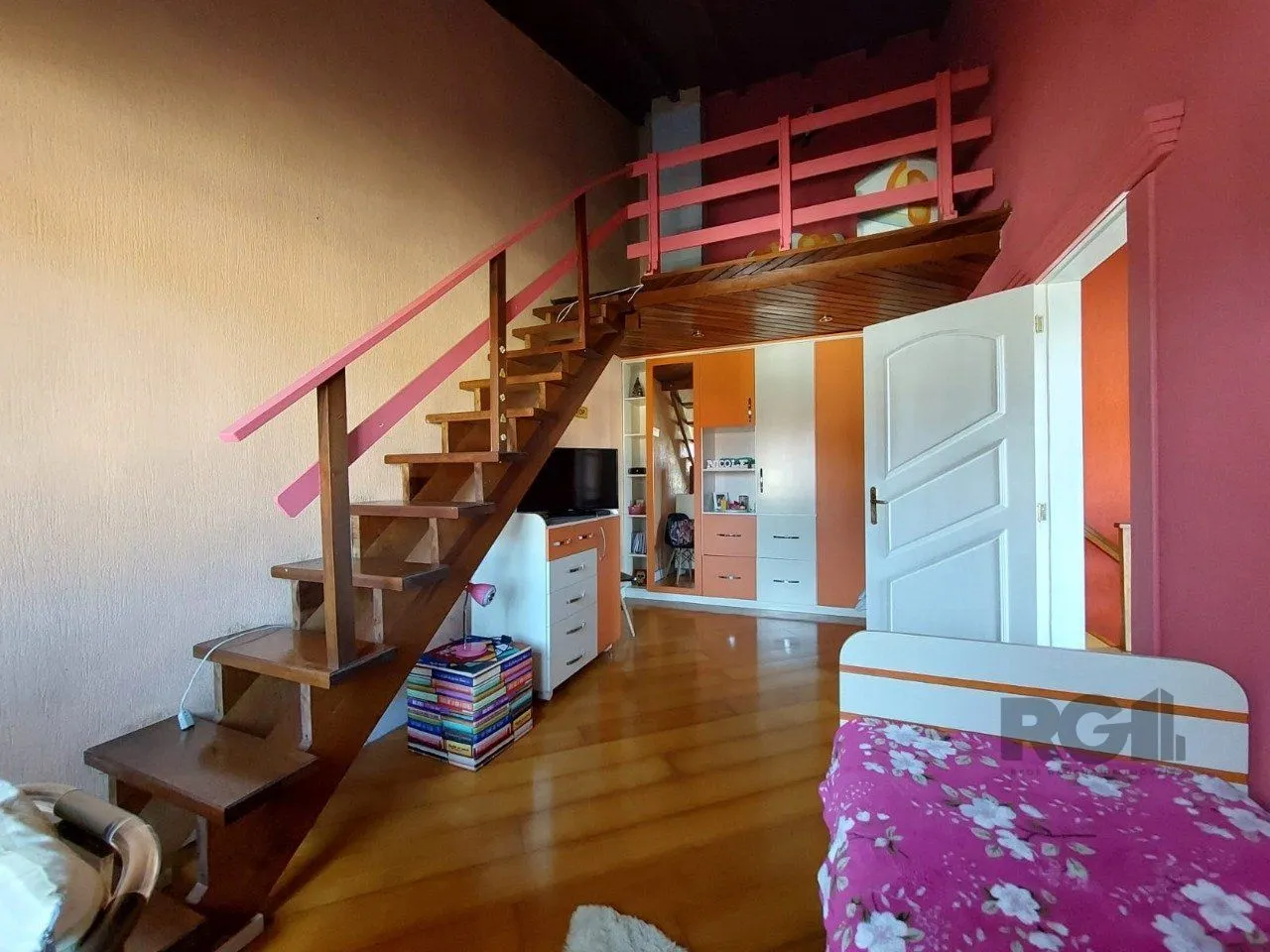 Imagem Casa sobrado, 2 dormitórios, 1 suíte, vaga de garagem, Bairro Pq da Matriz