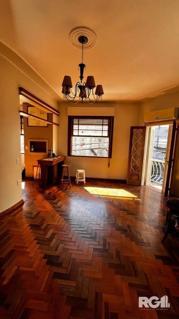 Imagem CASA A VENDA, AMPLA NA COMENDADOR BATISTA!