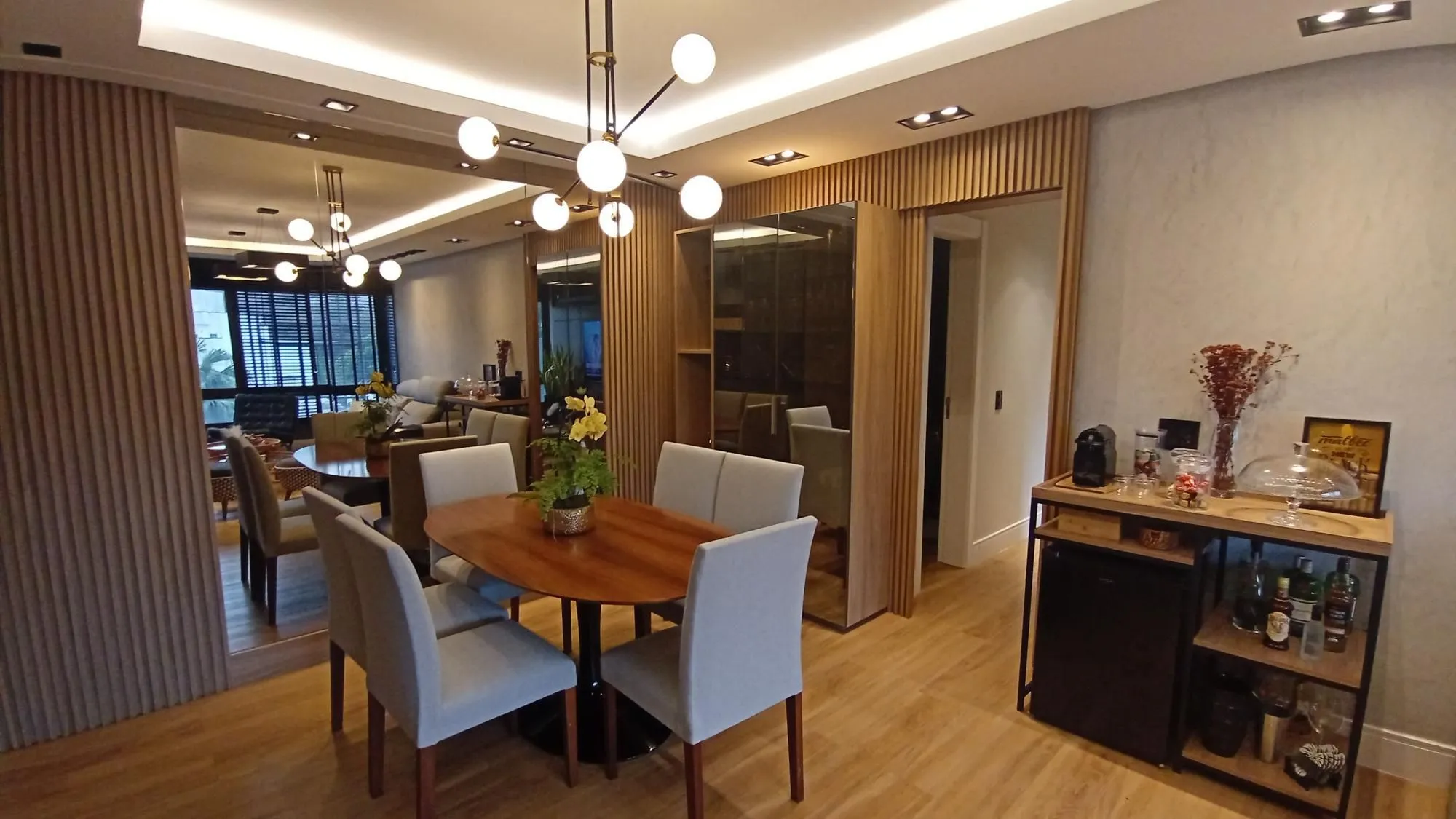 Imagem Apartamento com 3 dormitórios e 2 vagas, no bairro Ipanema