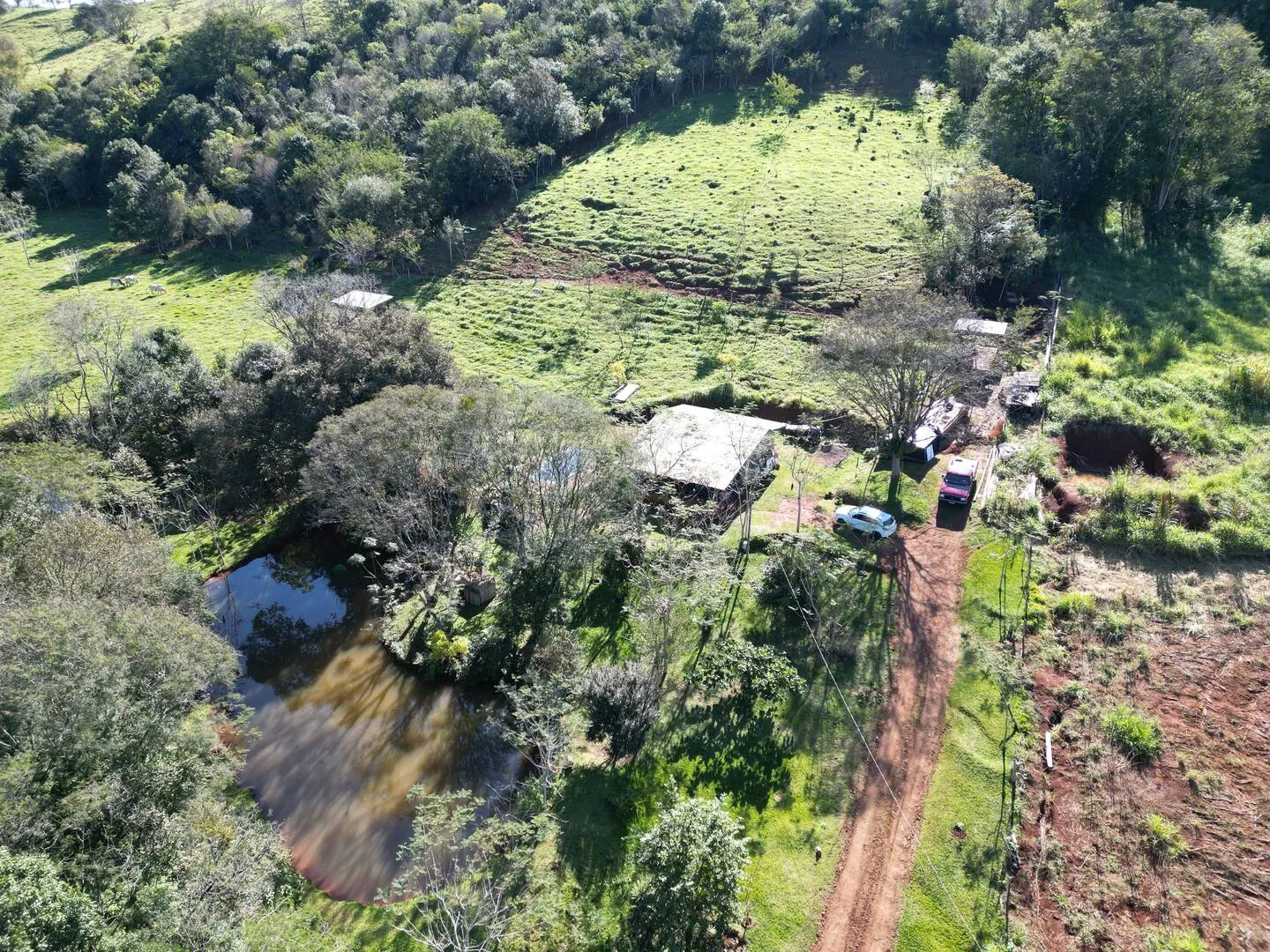 Imagem Chácara à venda em Lindoeste, 9 Km do Centro - 150m² - Piscina, Rio, Lago para pesca