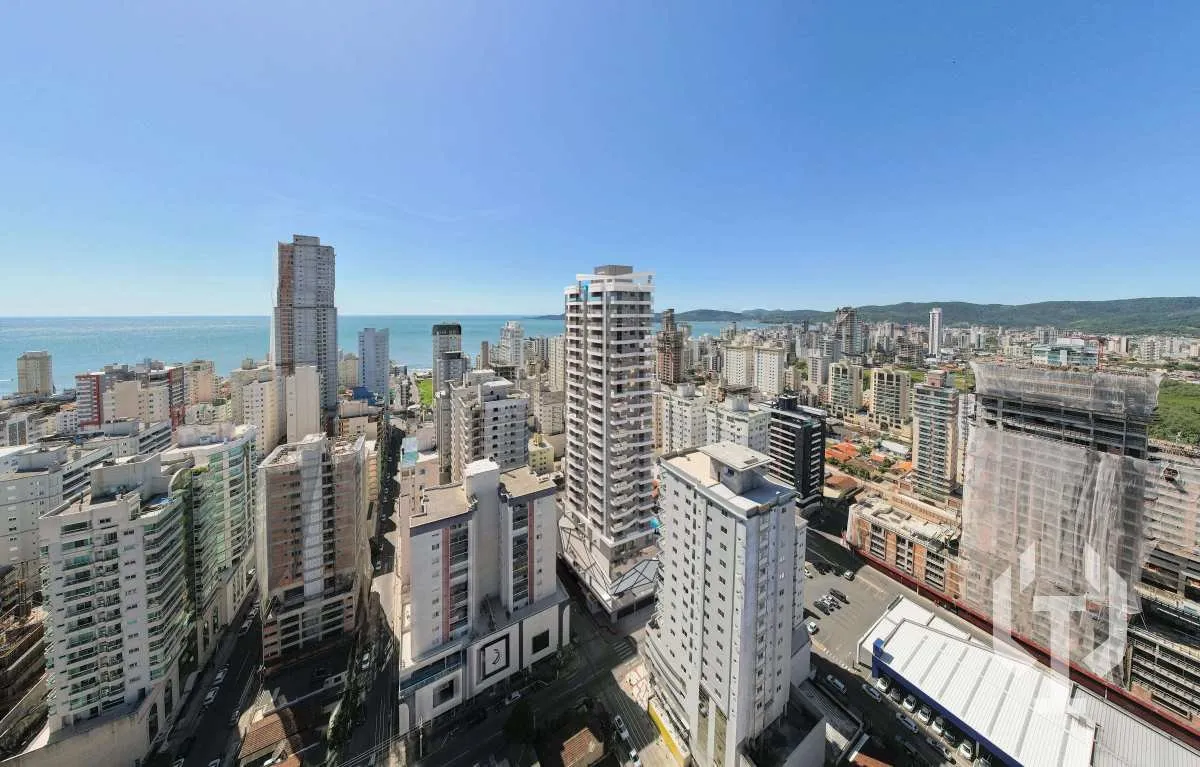 Imagem Apartamento de 3 suítes em Meia Praia