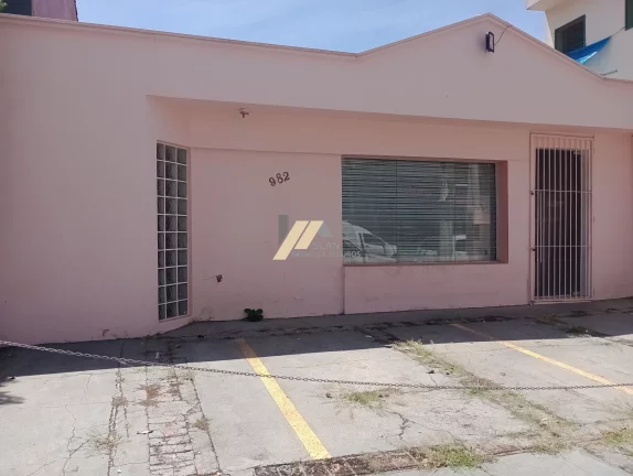 Imagem Casa Comercial à Venda no Cambuí em Campinas, São Paulo.