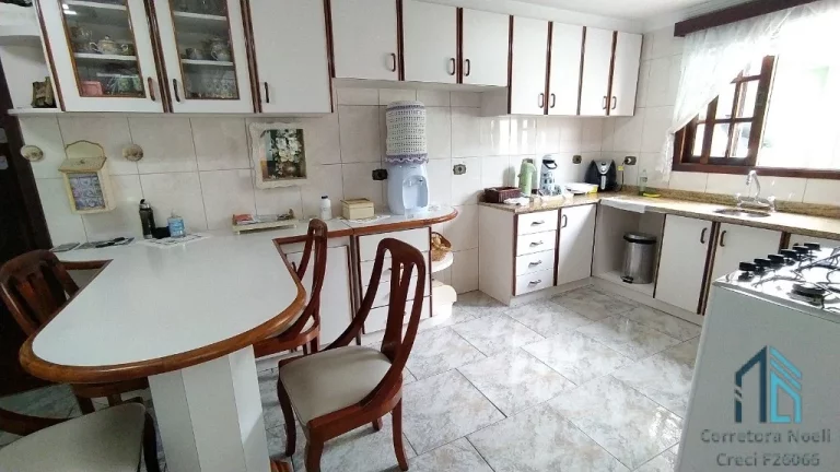 Imagem (PERMUTA) Casa a venda c/ático, ótima localização, 06 quartos c/suíte 8 vagas no Hauer em Curitiba PR