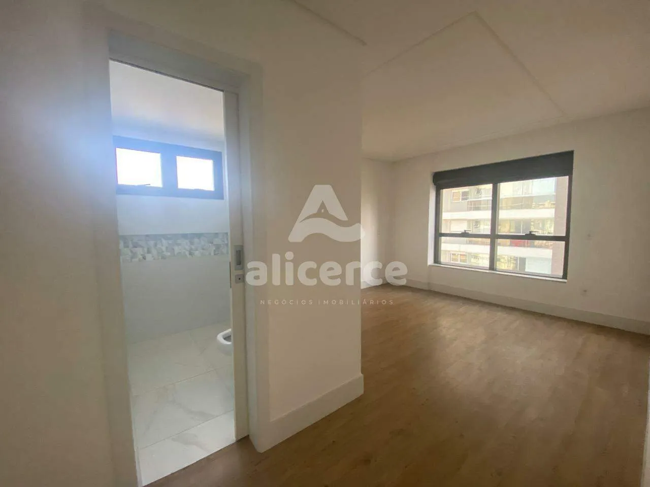Imagem Pronto para Morar! Amplo Apartamento com 3 Suítes Sacada gourmet com Churrasqueira no Kobrasol - São José/SC