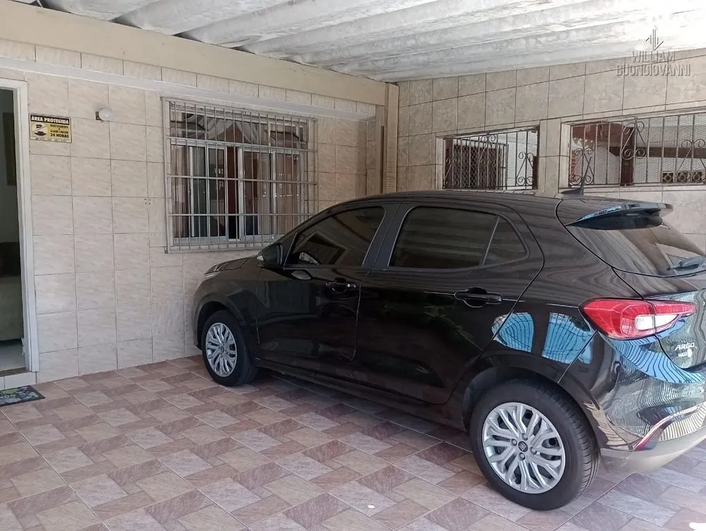 Imagem Casa geminada de esquina - excelente localização!