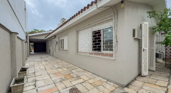 Imagem Casa de 3 dormitórios, 1 suíte e 3 vagas de garagem, bairro Ipanema.