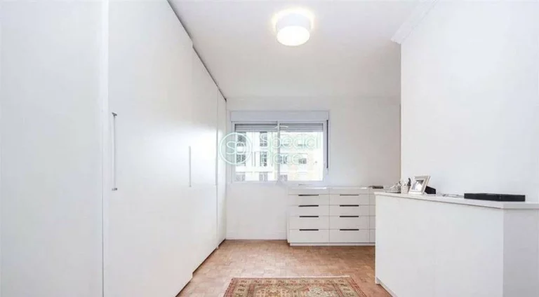 Imagem São incríveis 330m2 de área útil, 3 dormitórios ( 2 suítes ) e 3 vagas na garagem. Living ampl...