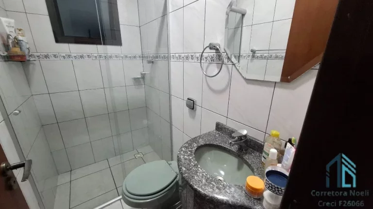 Imagem Casa com edícula, 04 quartos sendo 2 suítes, amplo terreno fundos, no Atuba em Curitiba PR