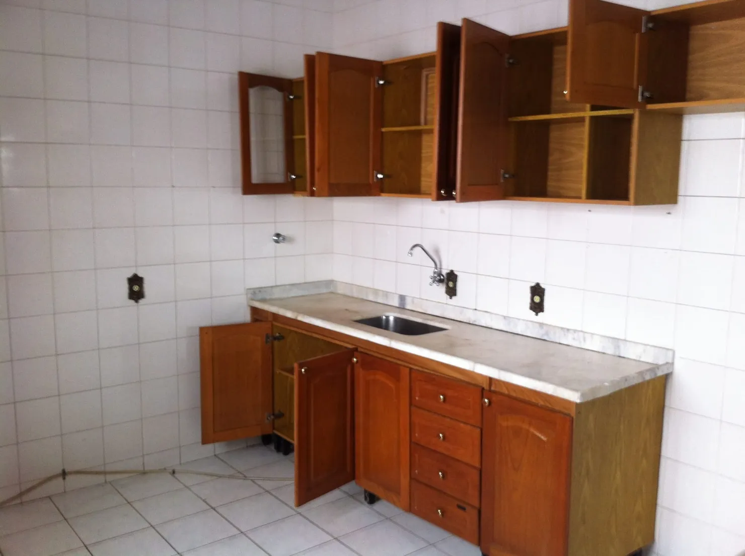 Imagem Casa à venda 3 Quartos, 1 Suite, 3 Vagas, 300M², Vila Rica, Pindamonhangaba - SP