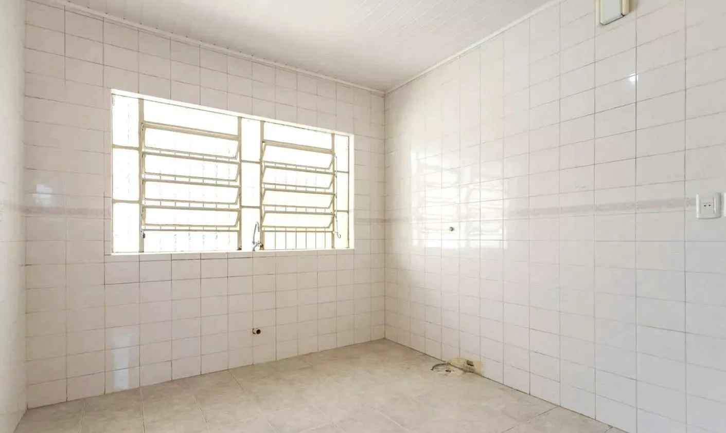 Imagem Casa no bairro Jardim Sabará de 4 dormitórios e 3 vagas DESOCUPADA