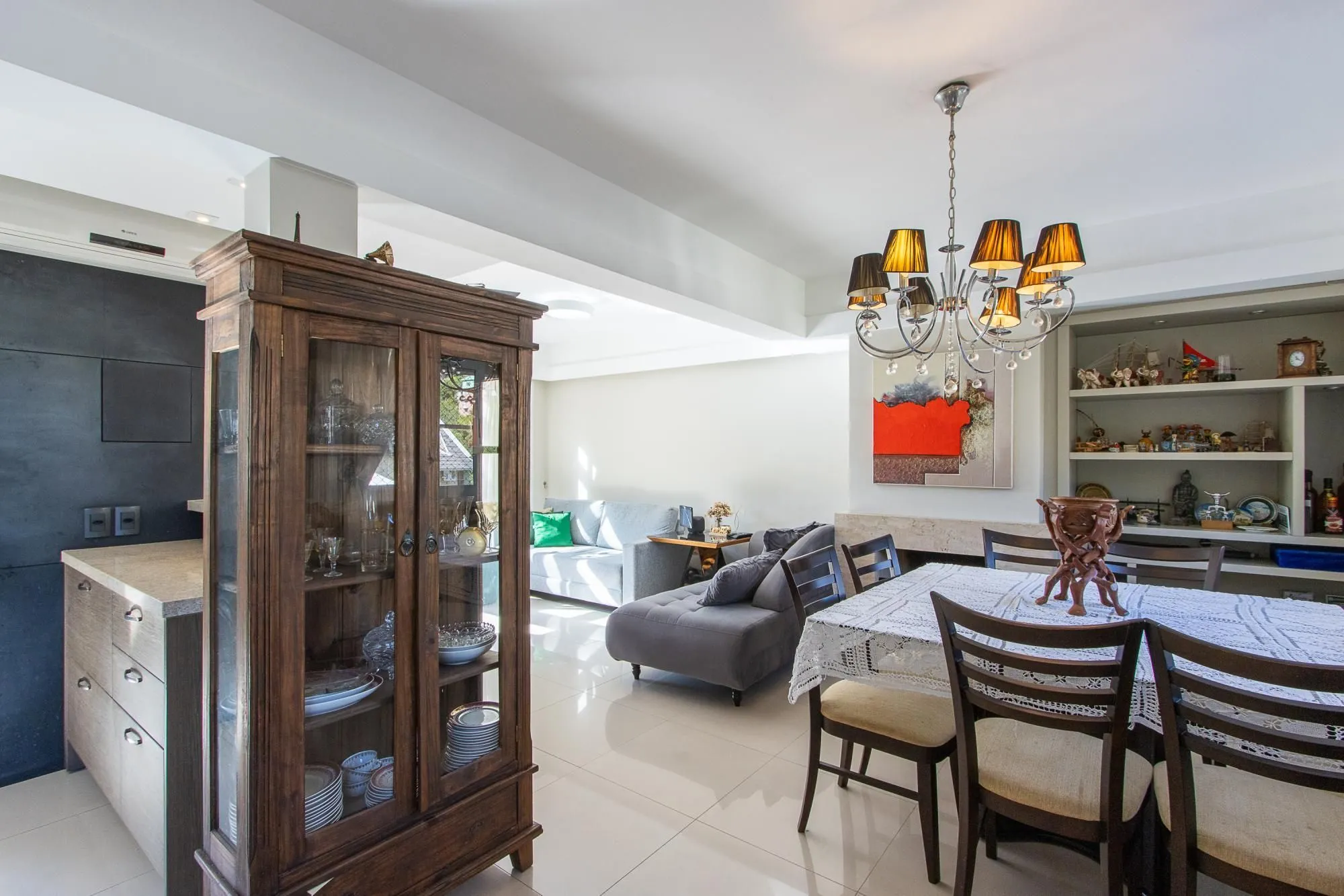 Imagem Casa condomínio | 3 dormitórios | 1 Suíte | 240,82 Privativos | 2 Vagas | Bairro Teresópolis