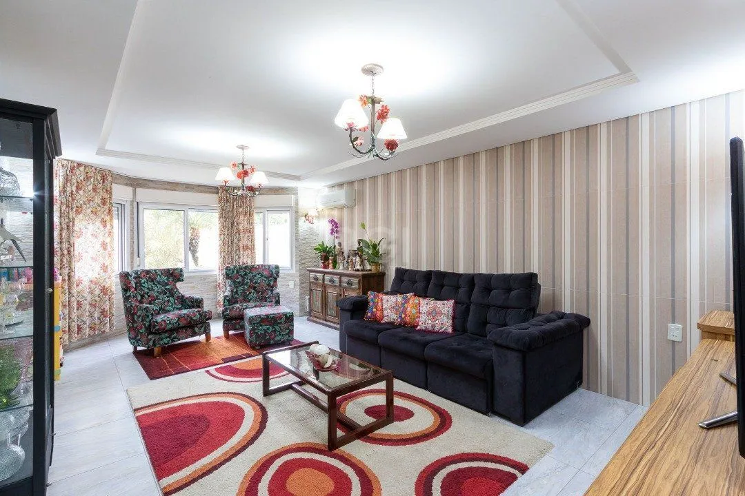 Imagem Casa para Venda - 342m², 3 dormitórios, sendo 2 suites, 2 vagas - Espírito Santo