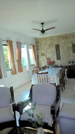 Imagem LINDA CASA EM DOIS LOTES COM BELA PISCINA E PAISAGISMO