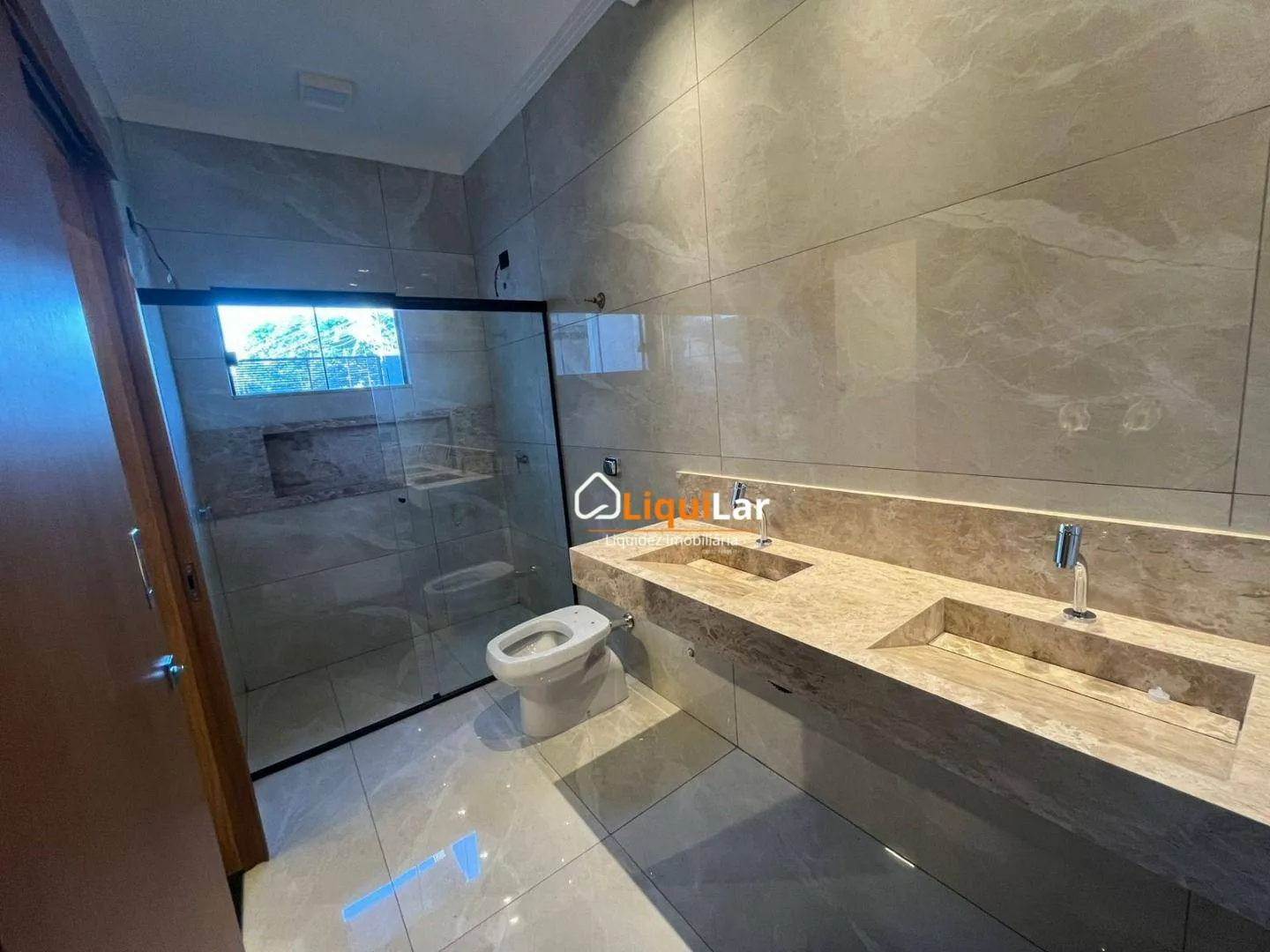 Imagem Casa Térrea de Alto Luxo na Vila Planalto com 3 Suítes, Escritório e Piscina Aquecida