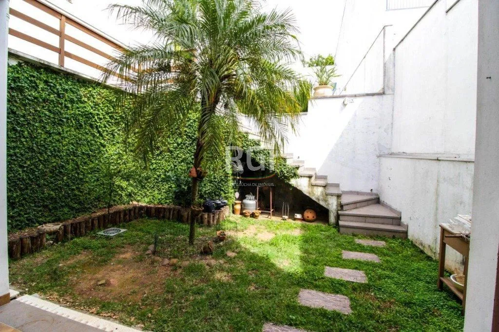 Imagem Casa para Venda - 300m², 3 dormitórios, sendo 1 suites, 4 vagas - Teresópolis
