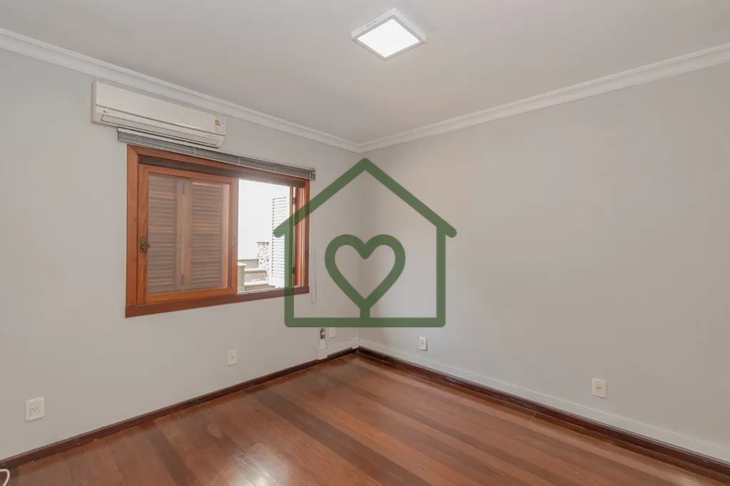 Imagem CASA DE 550m² DESOCUPADA PRONTA PARA MORADIA!
CASA PRINCIPAL COM 3 ANDARES, 5 DORMITÓRIOS, 4 VAGAS...