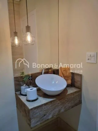 Imagem Sobrado amplo com ambientes bem distribuídos, ideal para quem busca conforto e espaço para a famí...