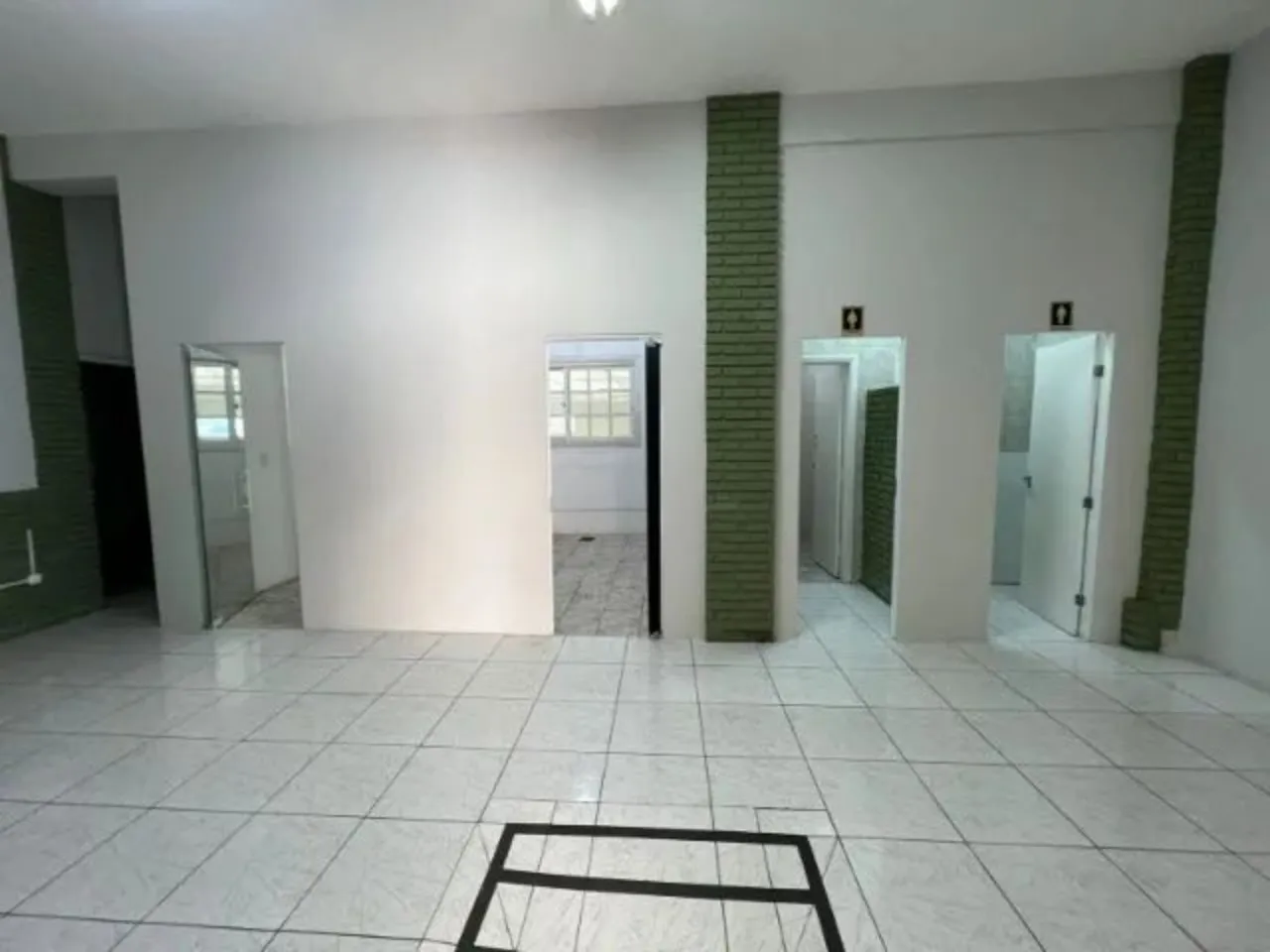 Imagem Salão Comercial à Venda em Sorocaba-SP: 3 Salas, 2 Banheiros, 279m² no Jardim do Sol!