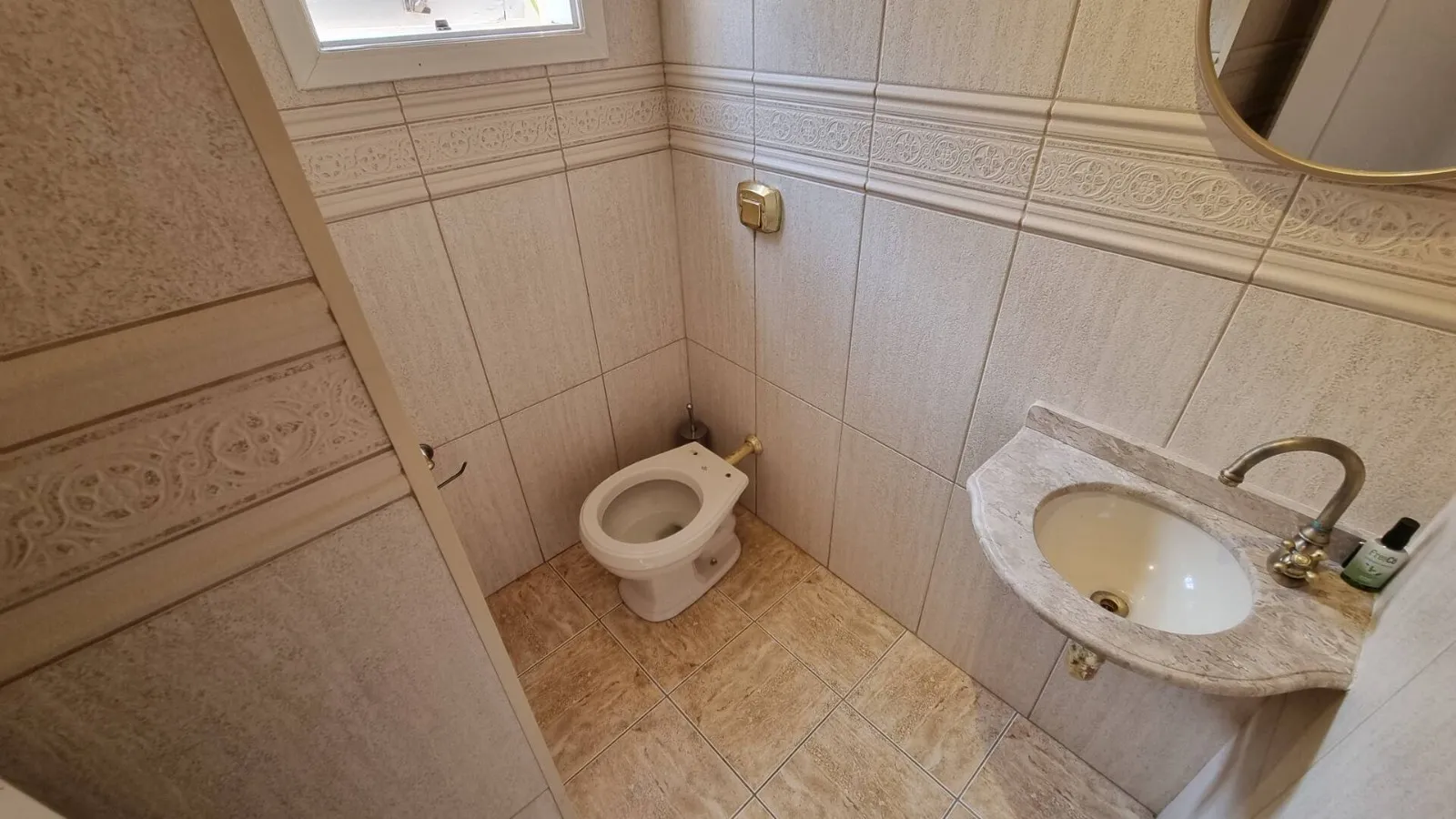 Imagem Oportunidade: Linda Casa Reformada no Alphaville Residencial 9