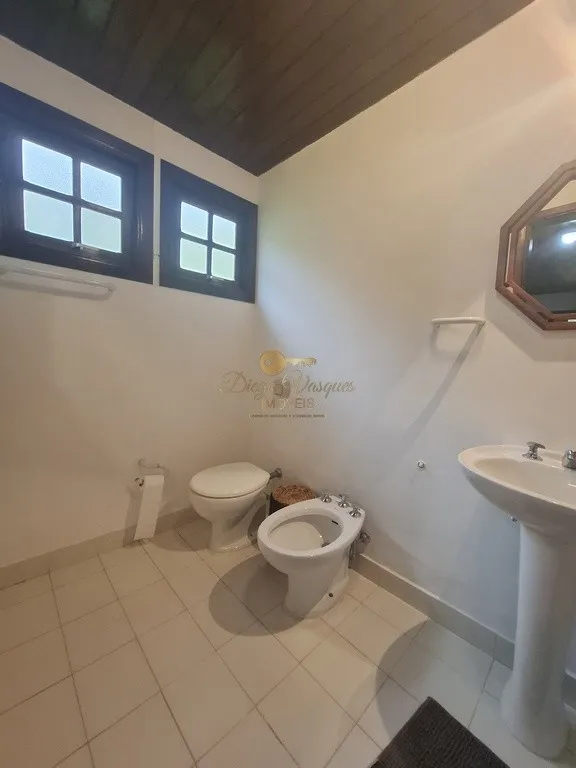 Imagem Casa em Condomínio para Venda em Teresópolis / RJ no bairro Parque do Imbui
