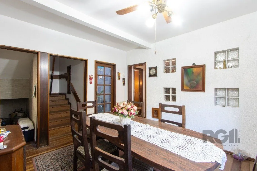 Imagem Casa para Venda - 300m², 3 dormitórios, sendo 1 suites, 4 vagas - Tristeza