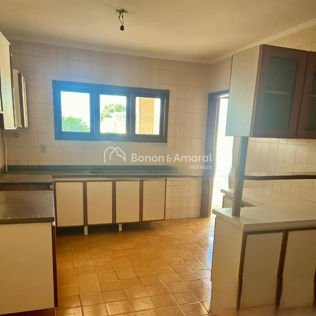 Imagem Casa à venda com 4 dormitórios, 2 suítes, 309 m² no San Conrado