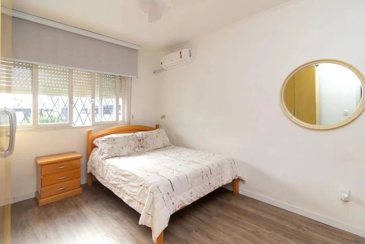 Imagem Casa com 4 dormitórios e energia solar no bairro Nonoai.