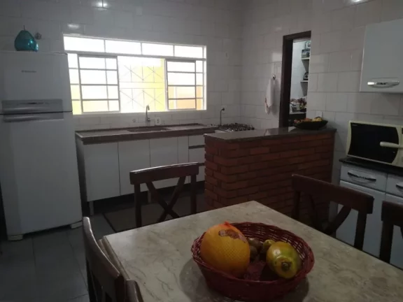 Imagem Venda, ótima casa com 4 dormitórios sendo 1 suíte, jd. Estoril
