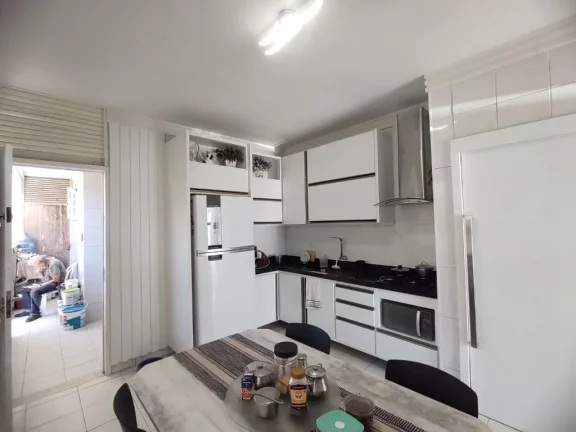 Imagem Casa de 240m² à venda, com 3 quartos (1 suíte), localizada em Candeias, Jaboatão dos Guararapes - Pernambuco.