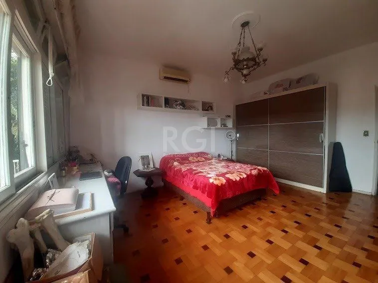 Imagem Casa para Venda - 243m², 3 dormitórios, 5 vagas - Medianeira