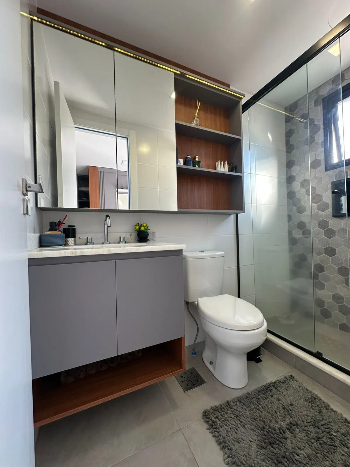 Imagem Apartamento Mobiliado e Reformado com Closet, Churrasqueira e Infraestrutura Completa no Centro de Porto Alegre