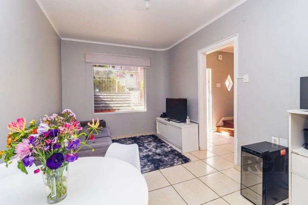 Imagem Casa com 99,73m², 2 dormitórios, 2 vagas no bairro Floresta