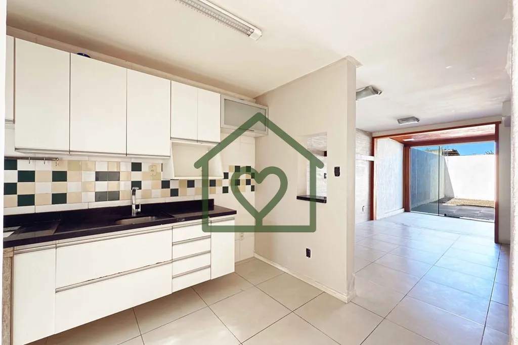 Casa com 110m² privativos, 3 dormitórios, sendo 1 suíte com sacada, projetada para oferecer confo...