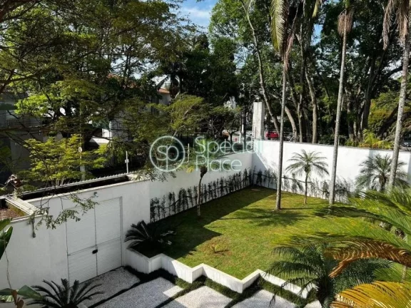 Imagem Casa com 850m² de área construída num terreno de 1.125m², Com projeto arquitetônico de João Ar...