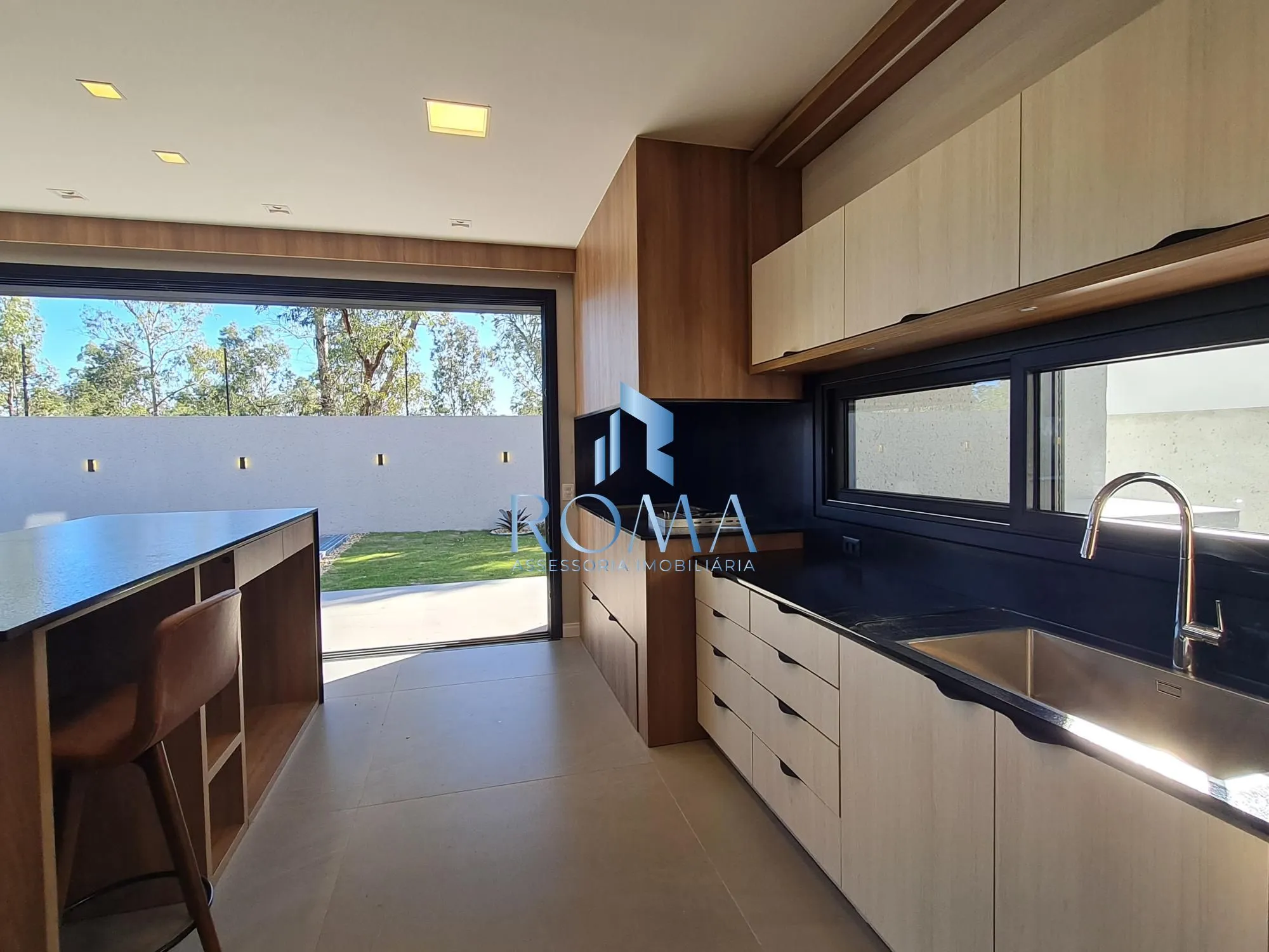 Imagem Casa de Alto Padrão no Condomínio Viareggio | 4 Suítes em Camobi, Santa Maria
