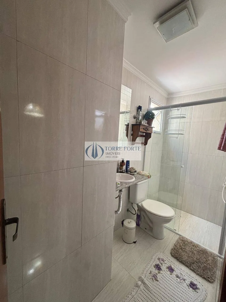 Imagem Ótima casa em condomínio fechado com 140 m² 3 suítes 2 vagas de garagem