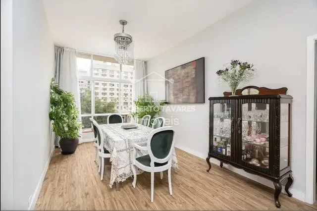 Imagem Apartamento com 294m², 5 dormitórios, 2 Suítes - 2 Vagas, para quem quer viver no sossego com grandes e deliciosos espaços, aqui é para viver em paz total. Esse imóvel é um achado, muito ensolarado, ótimo preço por m².