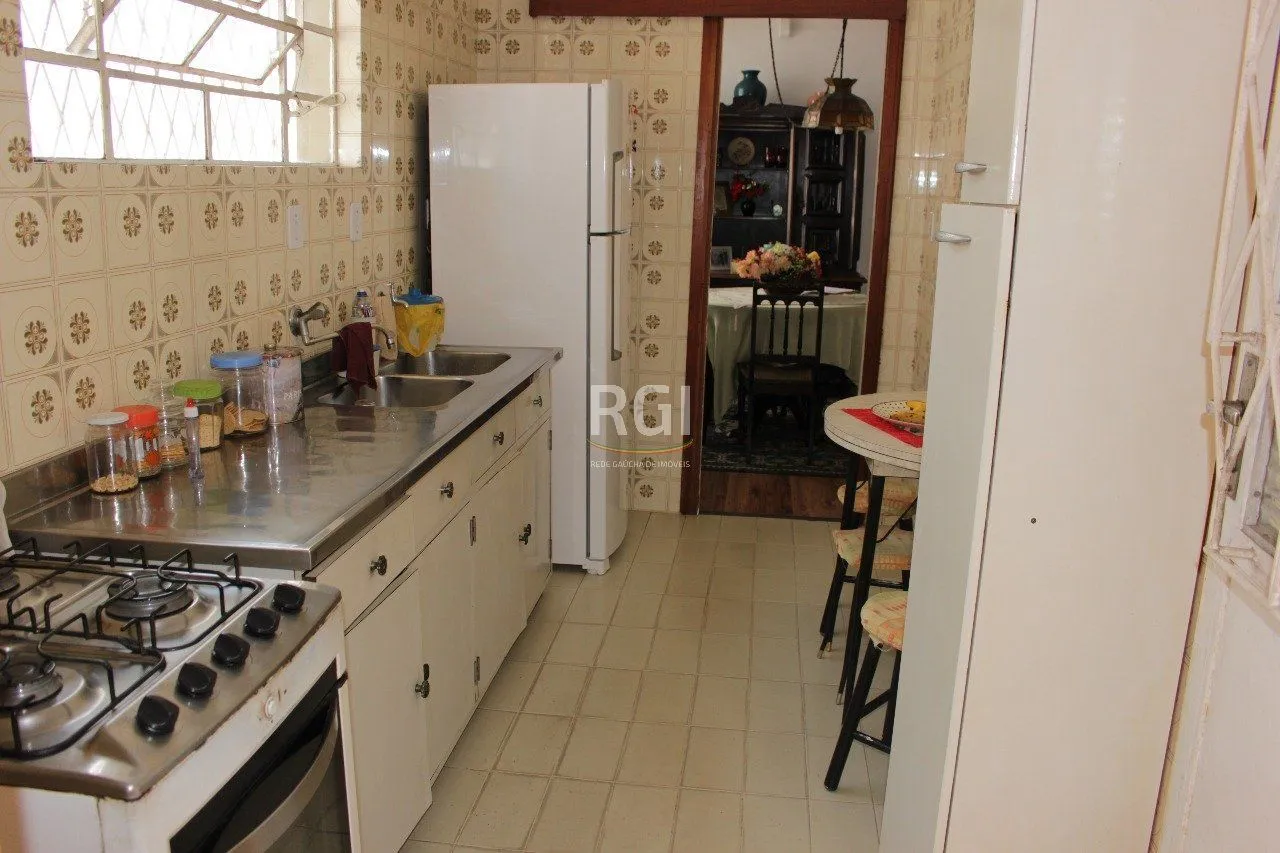 Imagem Casa para Venda - 208m², 3 dormitórios, 1 vaga - Partenon
