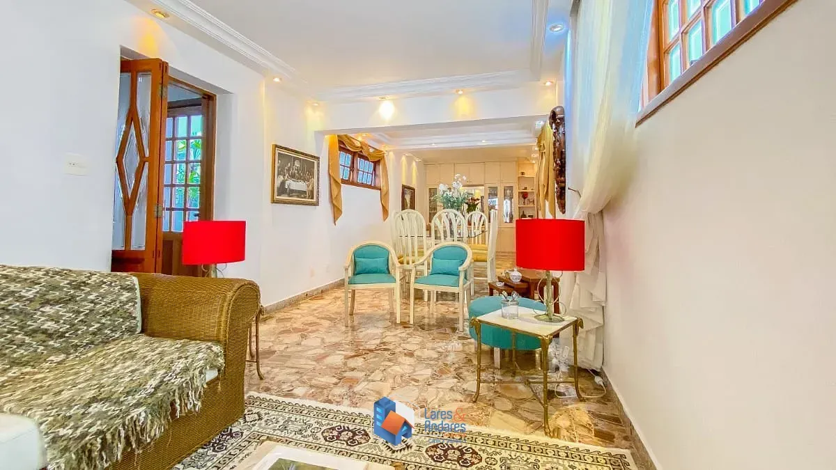 Imagem Casa para venda em Cambuci com 5 quartos, sendo 3 suítes, 275m²