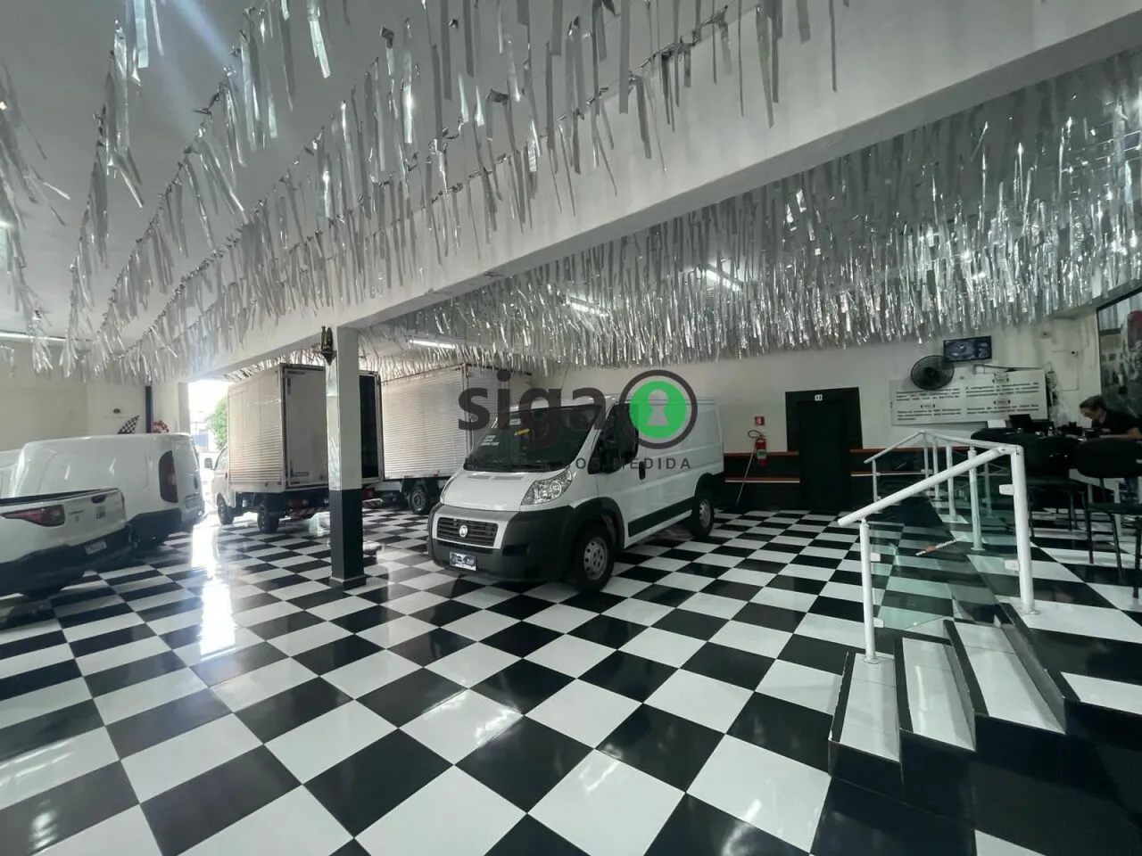 Imagem Galpão/Depósito/Armazém e 4 banheiros à Venda, 830 m²