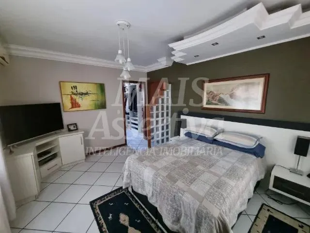 Imagem Excelente Sobrado à venda no bairro Nossa Sra. das Graças em Canoas - 2 Vagas