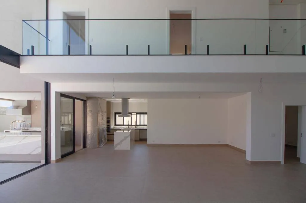 Imagem Sobrado de 430m² Localizado no Alphaville Residencial 2 em Barueri/SP!